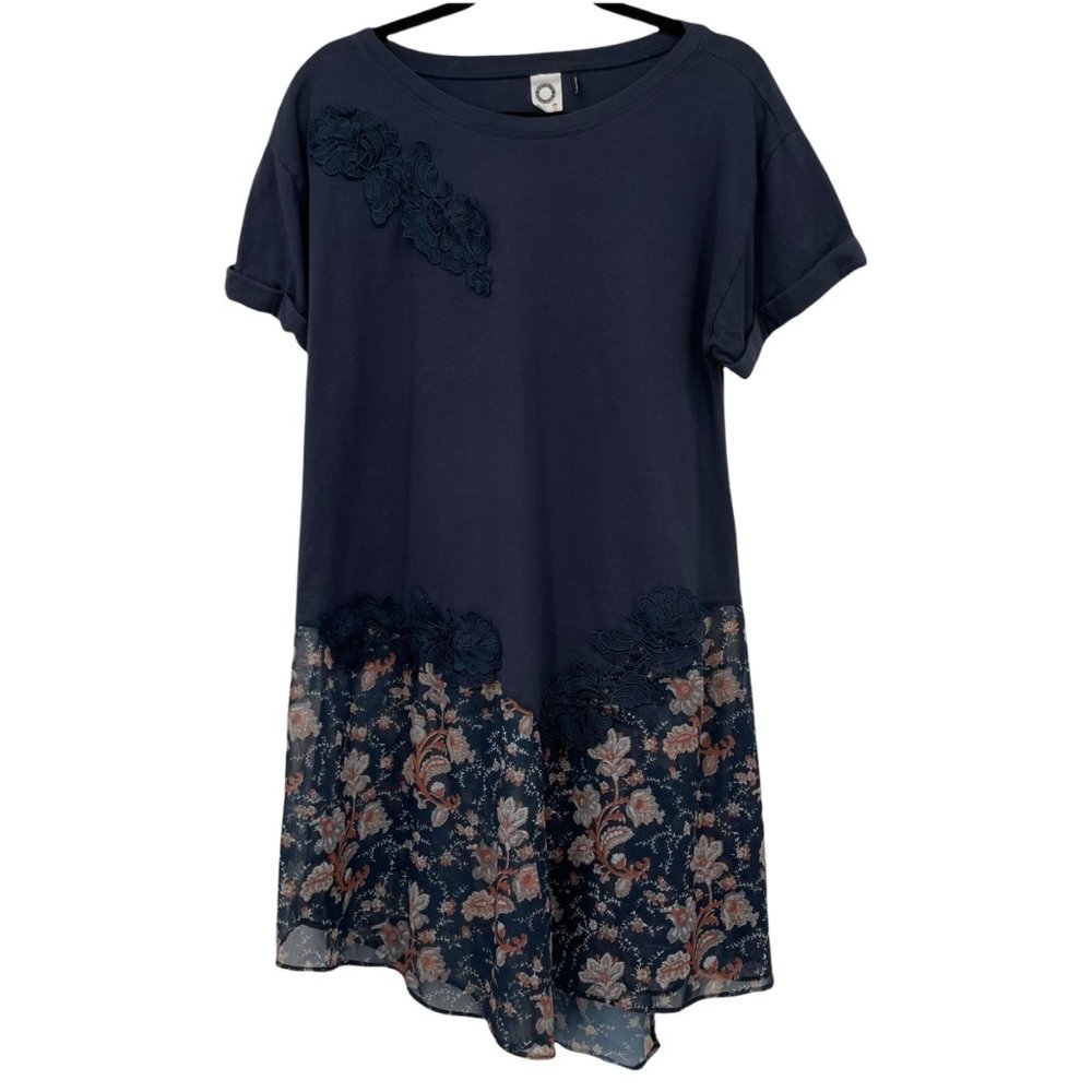 Anthropologie Akemi & Kin Blue Size Large Tunic Top Womens Floral Applique Hem - Picture 1 of 8